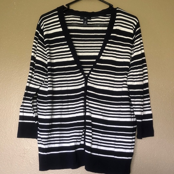 GAP Sweaters - 𝅺Gap Navy and White Stripe Sweater